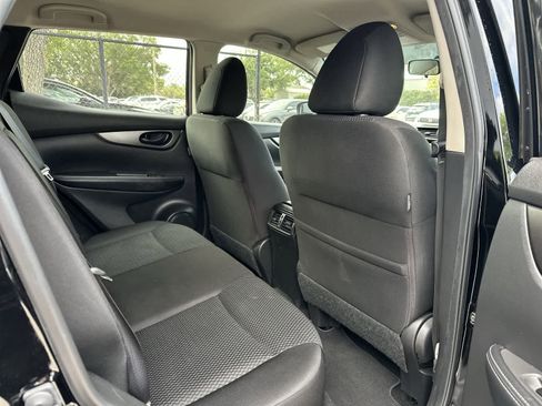 Used 2019 Nissan Rogue Sport S image 18