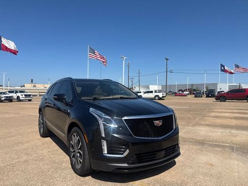 Used 2022 Cadillac XT5 Sportv w/ Platinum Package AWD/4WD image 2