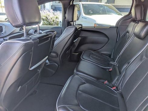 Used 2018 Chrysler Pacifica Limited w/ Advanced Safetytec Group image 29