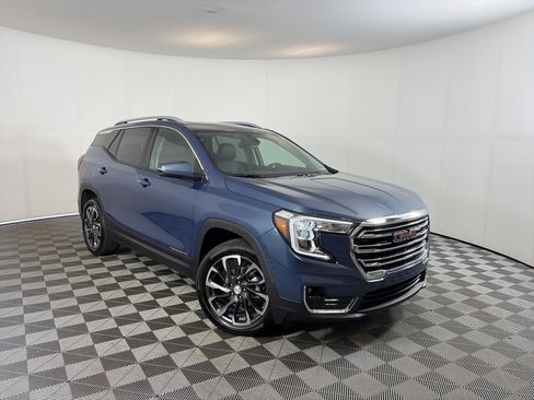 Certified 2024 GMC Terrain SLT w/ Infotainment Package II AWD/4WD image 1