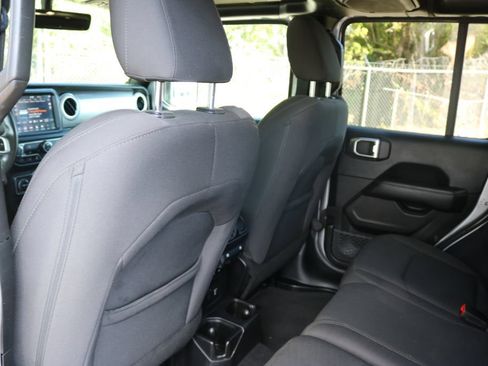 Used 2019 Jeep Wrangler Unlimited Sahara AWD/4WD image 14