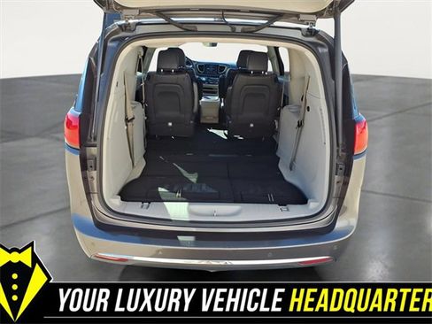 Used 2020 Chrysler Pacifica Touring-L Plus image 24