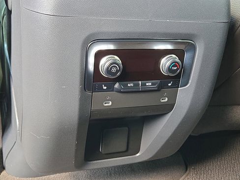 Used 2022 GMC Yukon Denali w/ Denali Premium Package image 19