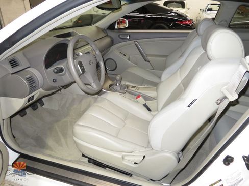 Used 2004 INFINITI G35 Coupe w/ Premium Pkg RWD image 3