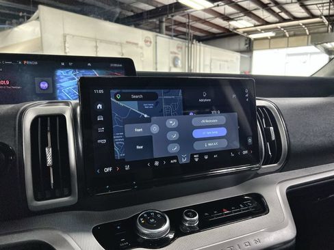 Used 2025 Ford Expedition Active AWD/4WD image 38