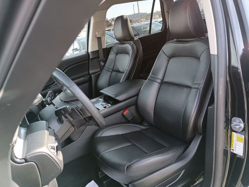 Used 2024 Lincoln Aviator Premiere w/ Premium Package image 17