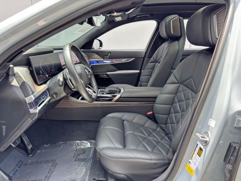 Used 2023 BMW 740i w/ Parking Assistance Package RWD image 17