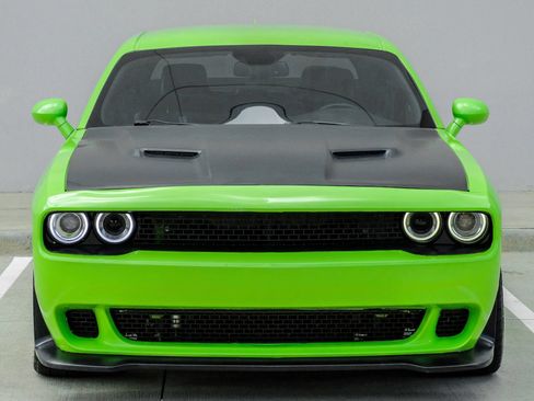 Used 2015 Dodge Challenger R/T Scat Pack w/ Scat Pack Appearance Package RWD image 5