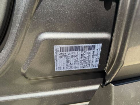 Used 2025 Nissan Rogue SV FWD image 31
