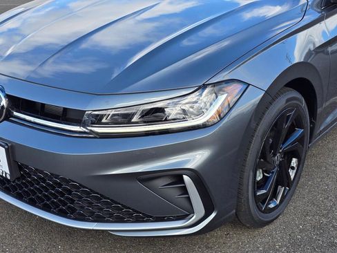 New 2026 Volkswagen Jetta SE FWD image 9