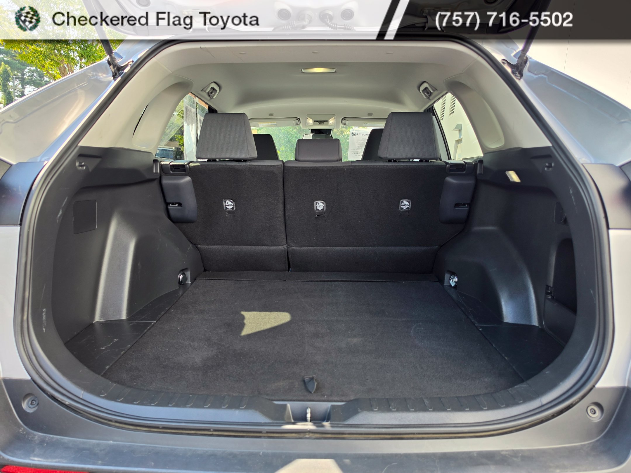 Used 2025 Toyota RAV4 XLE FWD image 12