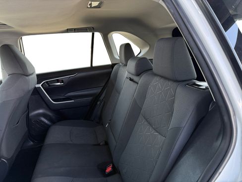 Used 2021 Toyota RAV4 XLE w/ Convenience Package FWD image 10