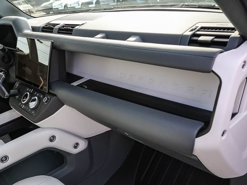 New 2026 Land Rover Defender 110 X-Dynamic SE image 18