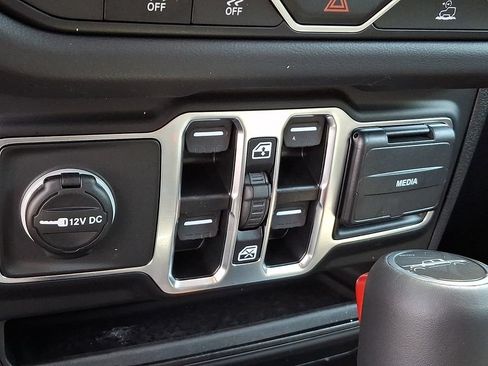 Used 2025 Jeep Gladiator Sport AWD/4WD image 25