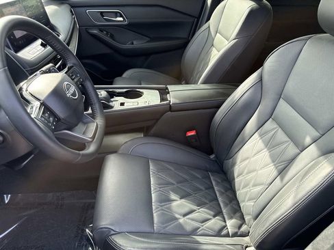 Certified 2025 Nissan Rogue Platinum image 21