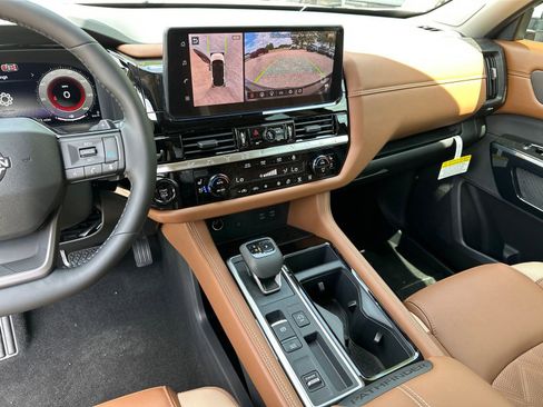 New 2026 Nissan Pathfinder Platinum FWD image 29