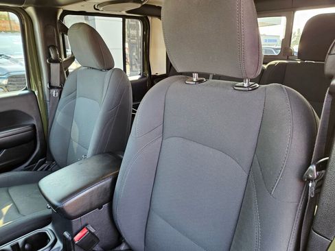 Used 2021 Jeep Gladiator Sport image 14