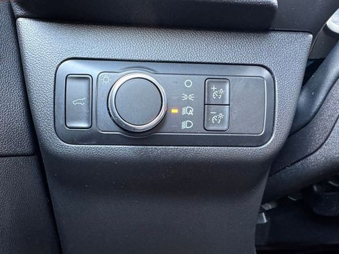 Used 2022 Ford Escape SE w/ SE Sport Appearance Package FWD image 32