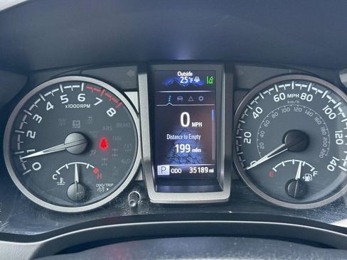 Used 2022 Toyota Tacoma TRD Off-Road image 22