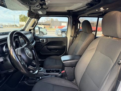 Used 2021 Jeep Gladiator Sport image 4