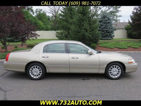 Used 2007 Lincoln Town Car Signature RWD image 4