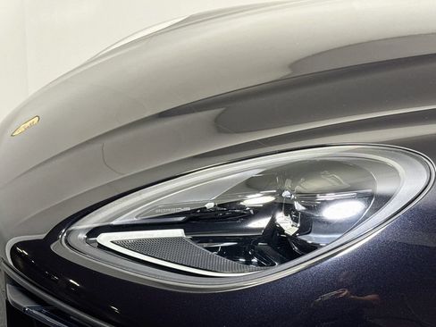 Certified 2024 Porsche Macan AWD/4WD image 21