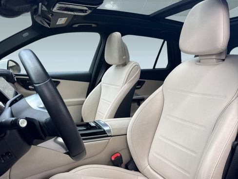 Used 2024 Mercedes-Benz GLC 300 4MATIC image 5