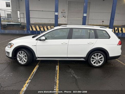 Used 2017 Volkswagen Golf Alltrack SE image 3