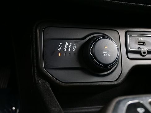 Used 2022 Jeep Renegade Latitude AWD/4WD image 22