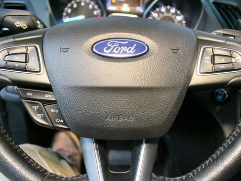 Used 2019 Ford Escape SEL AWD/4WD image 16