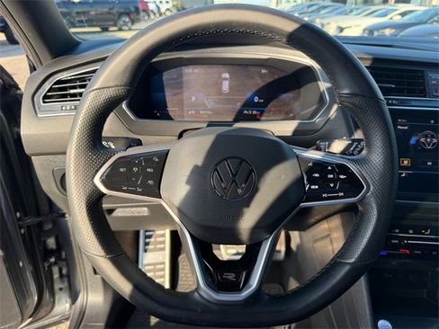 Used 2022 Volkswagen Tiguan SE R-Line image 16