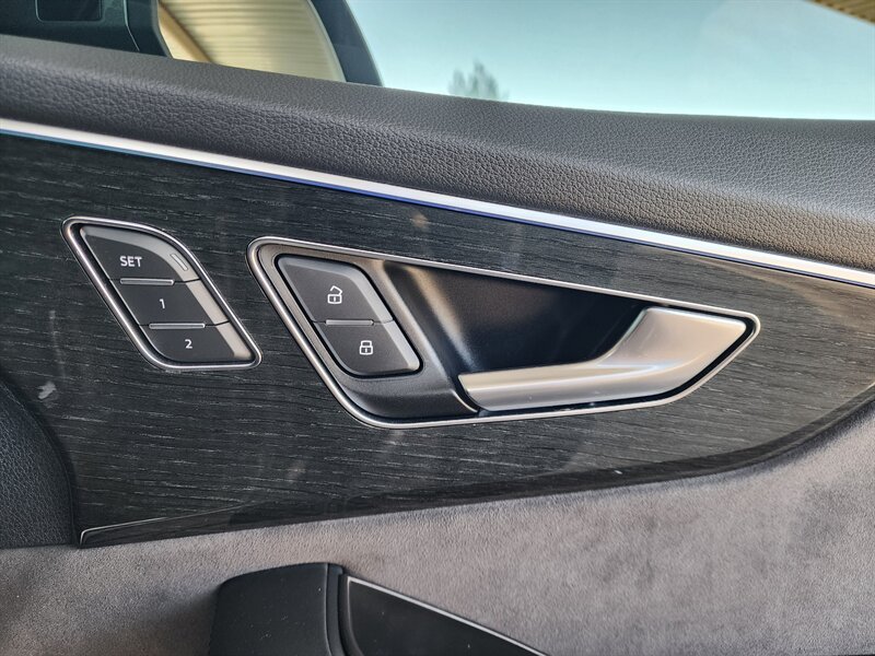 Used 2019 Audi Q8 Prestige w/ Luxury Package AWD/4WD image 67