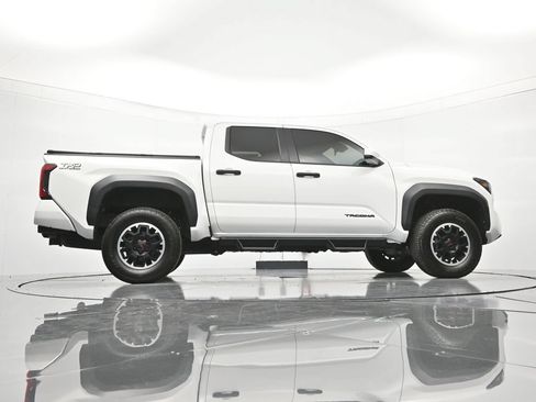 Used 2024 Toyota Tacoma TRD Off-Road AWD/4WD image 39