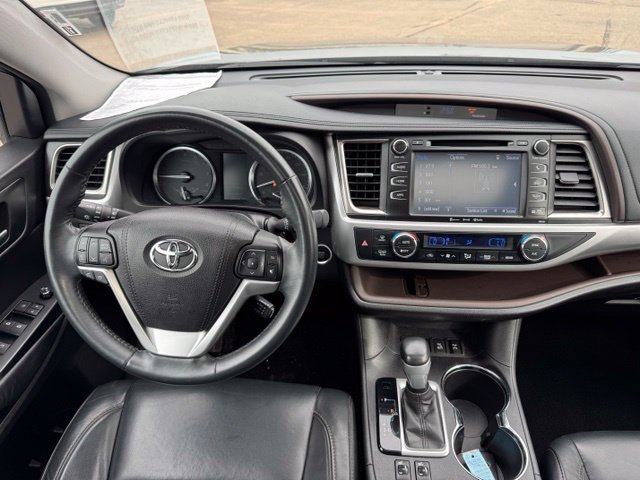 Used 2017 Toyota Highlander XLE AWD/4WD image 17