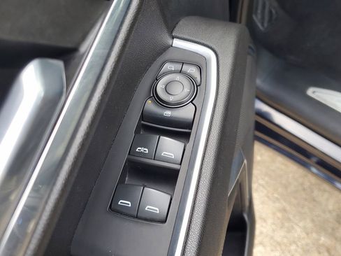 Used 2023 Chevrolet Silverado 1500 LT AWD/4WD image 18