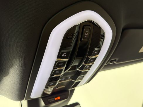 Certified 2023 Porsche Macan S AWD/4WD image 18