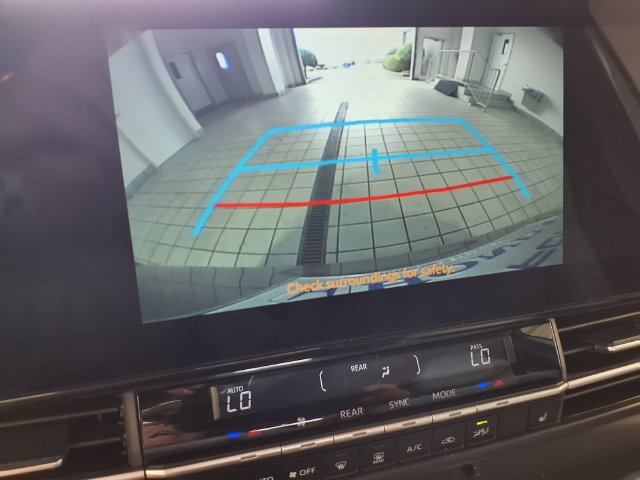 Used 2026 Toyota Sienna XLE FWD image 12