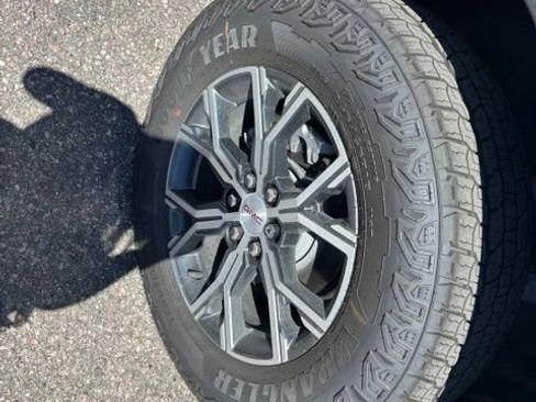 New 2026 GMC Acadia AT4 w/ Luxury Package AWD/4WD image 11