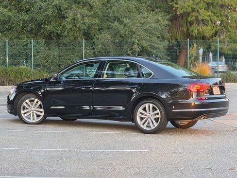 Used 2018 Volkswagen Passat 2.0T SE FWD image 11