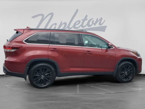Used 2019 Toyota Highlander SE AWD/4WD image 8