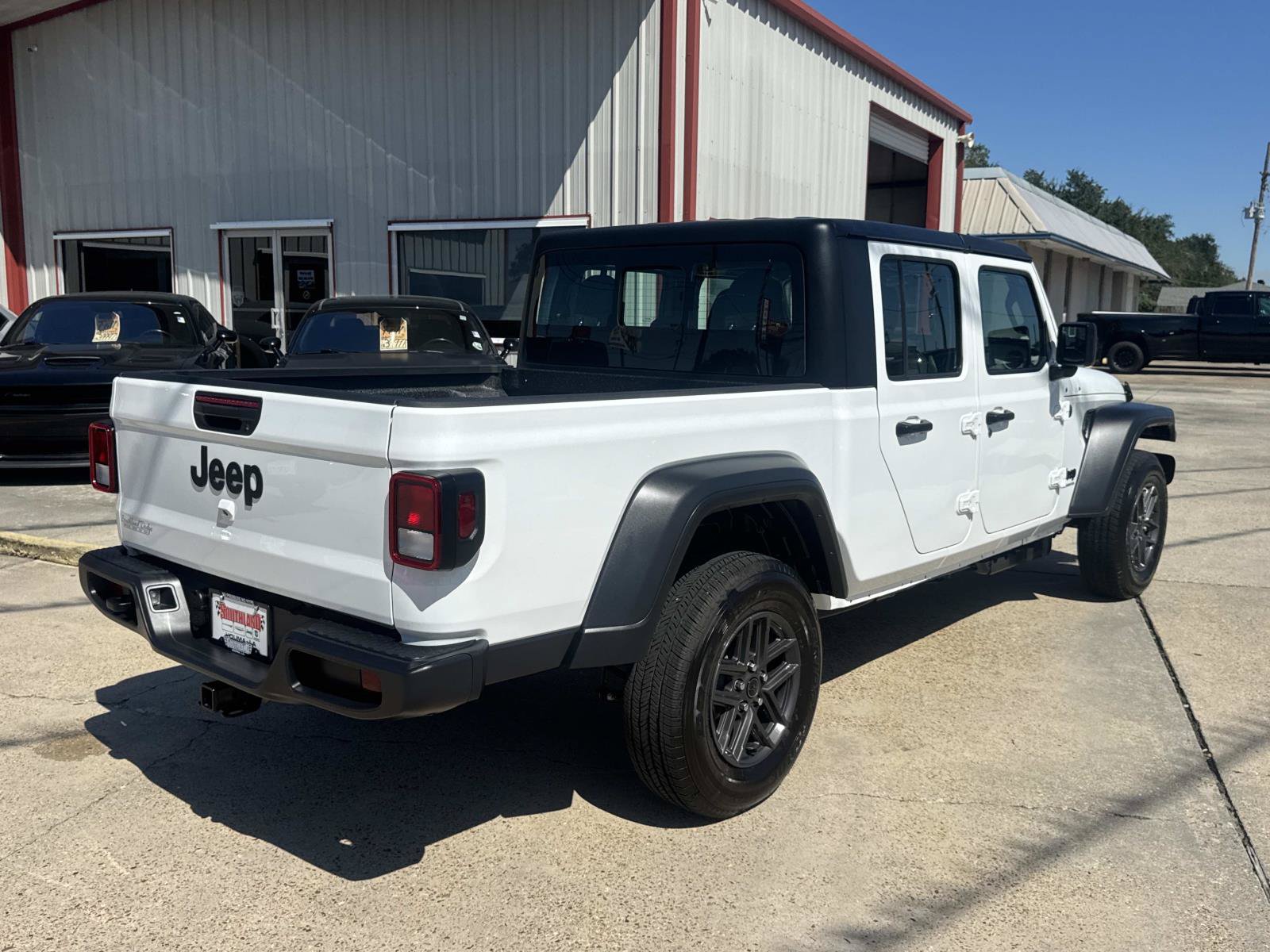 Used 2026 Jeep Gladiator Sport AWD/4WD image 7