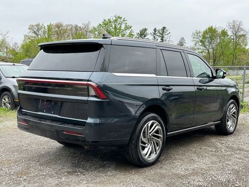 New 2025 Lincoln Navigator Reserve AWD/4WD image 32