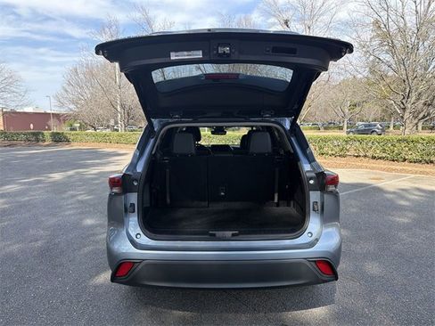 Used 2023 Toyota Highlander XLE image 26
