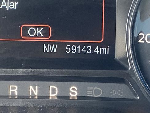 Used 2018 Ford Explorer XLT image 31