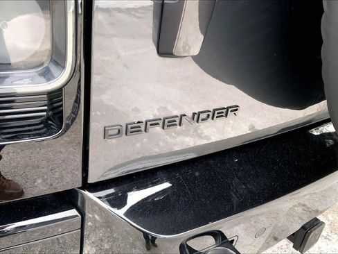 Used 2025 Land Rover Defender 130 V8 image 29
