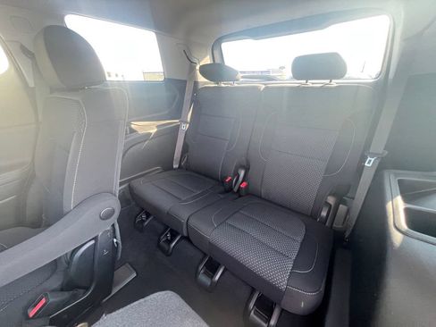 Used 2021 GMC Acadia SLE w/ Driver Convenience Package FWD image 33