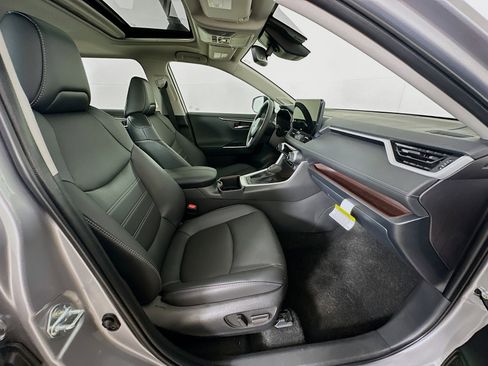 Used 2025 Toyota RAV4 Limited w/ Advanced Technology Package image 32