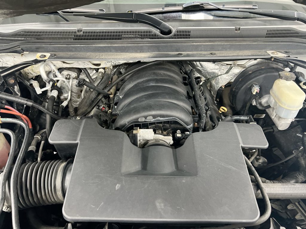 Used 2018 Chevrolet Suburban Premier w/ RST Edition AWD/4WD image 27