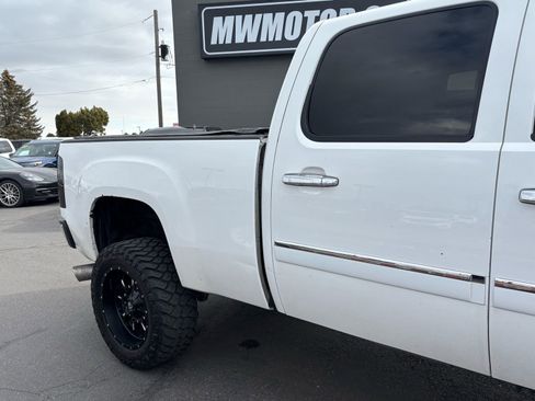 Used 2011 GMC Sierra 2500 Denali AWD/4WD image 3