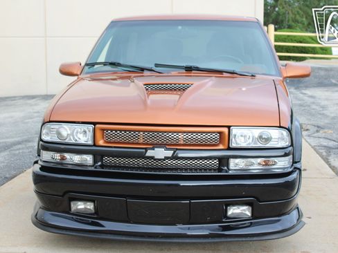 Used 2001 Chevrolet Blazer Xtreme w/ Preferred Equipment Group RWD image 25